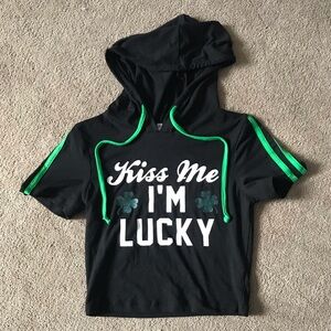 Urban heritage kiss me I’m lucky shirt size small
